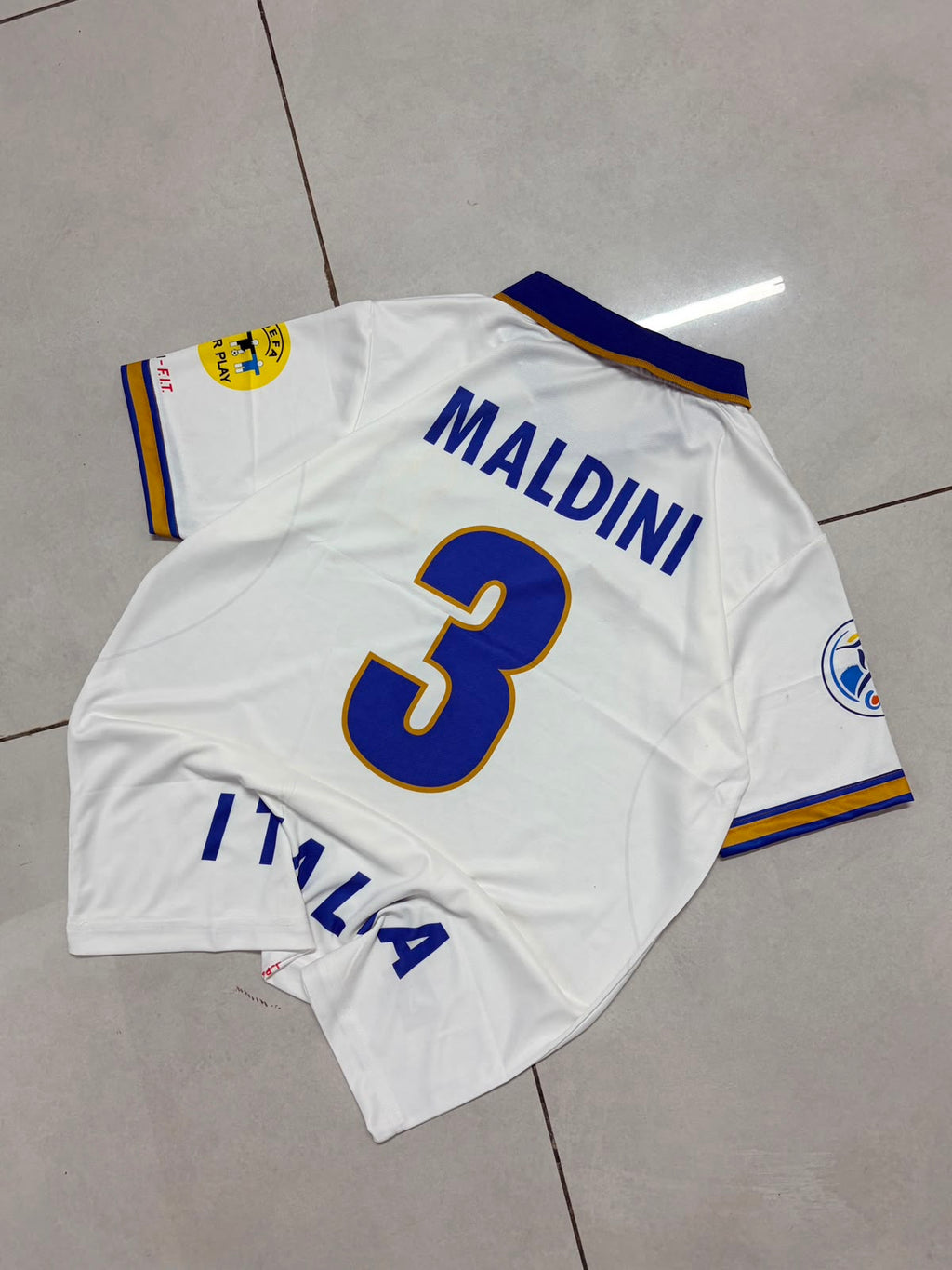 ITALY 1996 - 1997 RETRO ITALY AWAY JERSEY COLLAR EMBROIDERY MALDINI