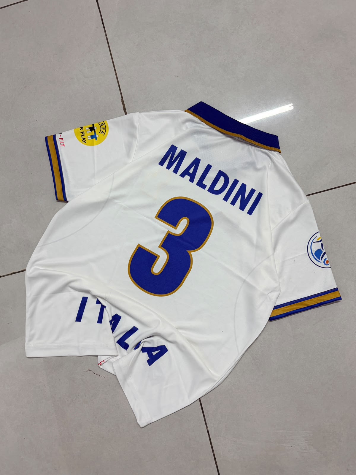 ITALY 1996 - 1997 RETRO ITALY AWAY JERSEY COLLAR EMBROIDERY MALDINI