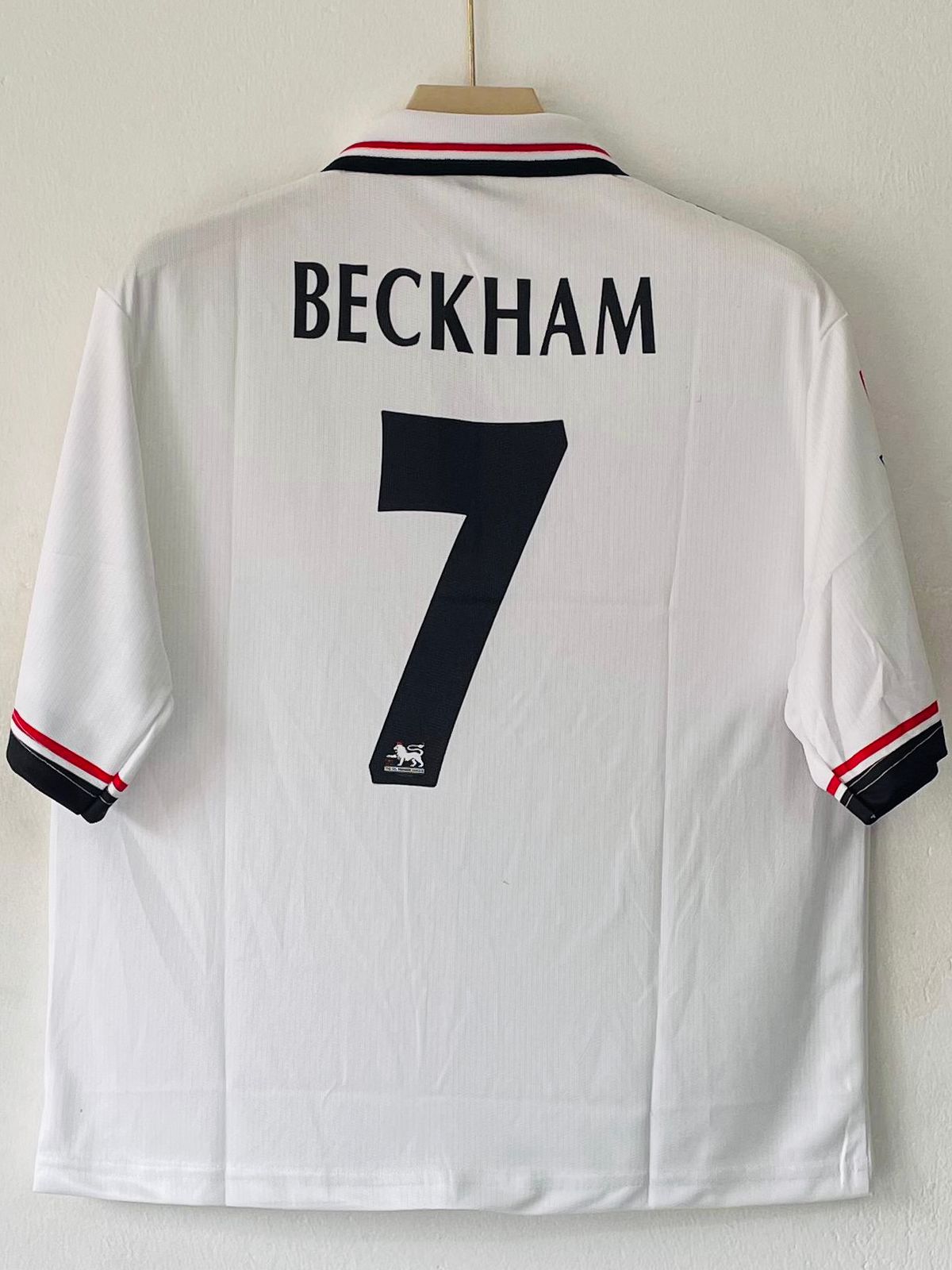 MANCHESTER UNITED 1997 - 1999 FIVE SLEEVE ZIP AWAY JERSEY BECKHAM