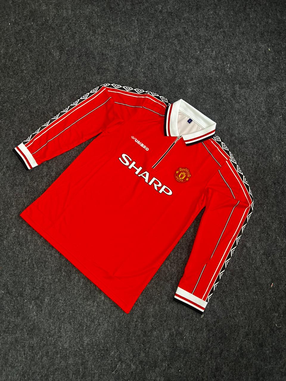 MANCHESTER UNITED 1999 FULL SLEEVE ZIP COLLAR SIGNATURE PREMIUM