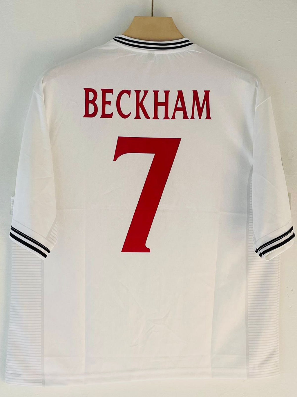 ENGLAND 1999 - 2001 FIVE SLEEVE HOME JERSEY BECKHAM