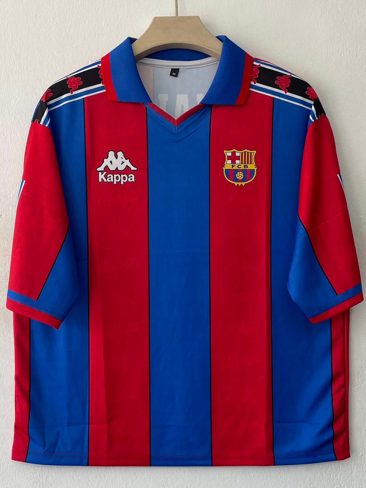 FC BARCELONA 1996 - 1997 COLLAR FIVE SLEEVE HOME JERSEY RONALDO