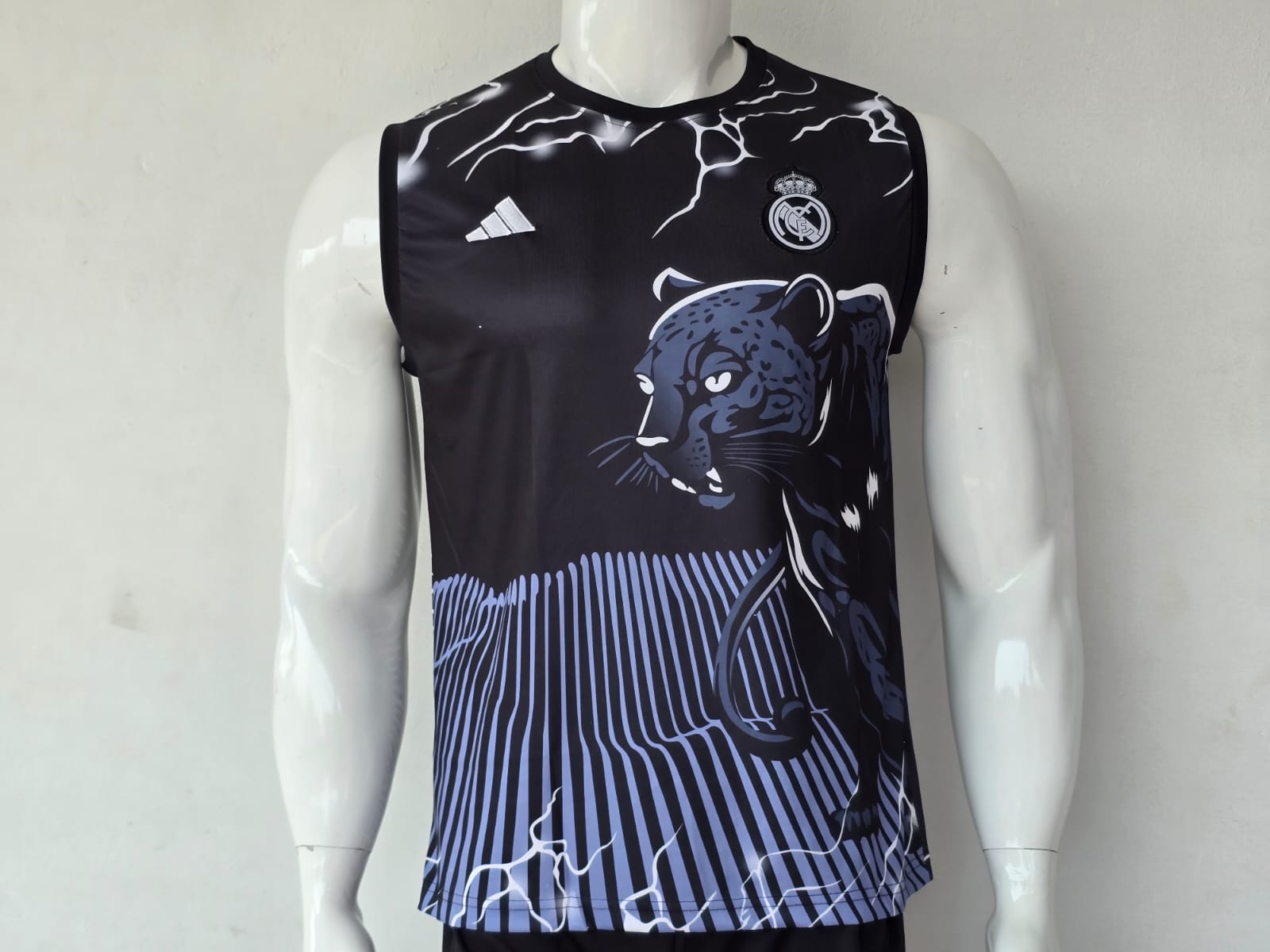 REAL MADRID 2024 - 2025 PANTHER TRAINING EMBROIDERY BLACK JERSEY SLEEVELESS