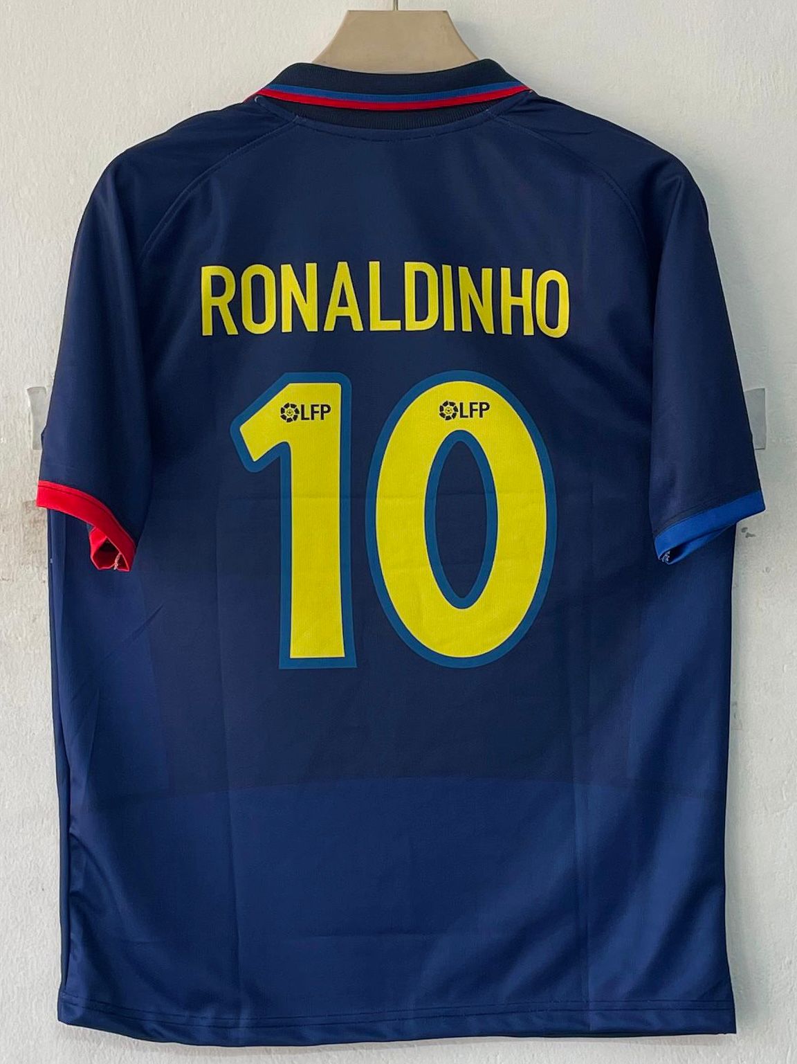 FC BARCELONA 2002 - 2003 COLLAR AWAY JERSEY EMBROIDERY RONALDINHO