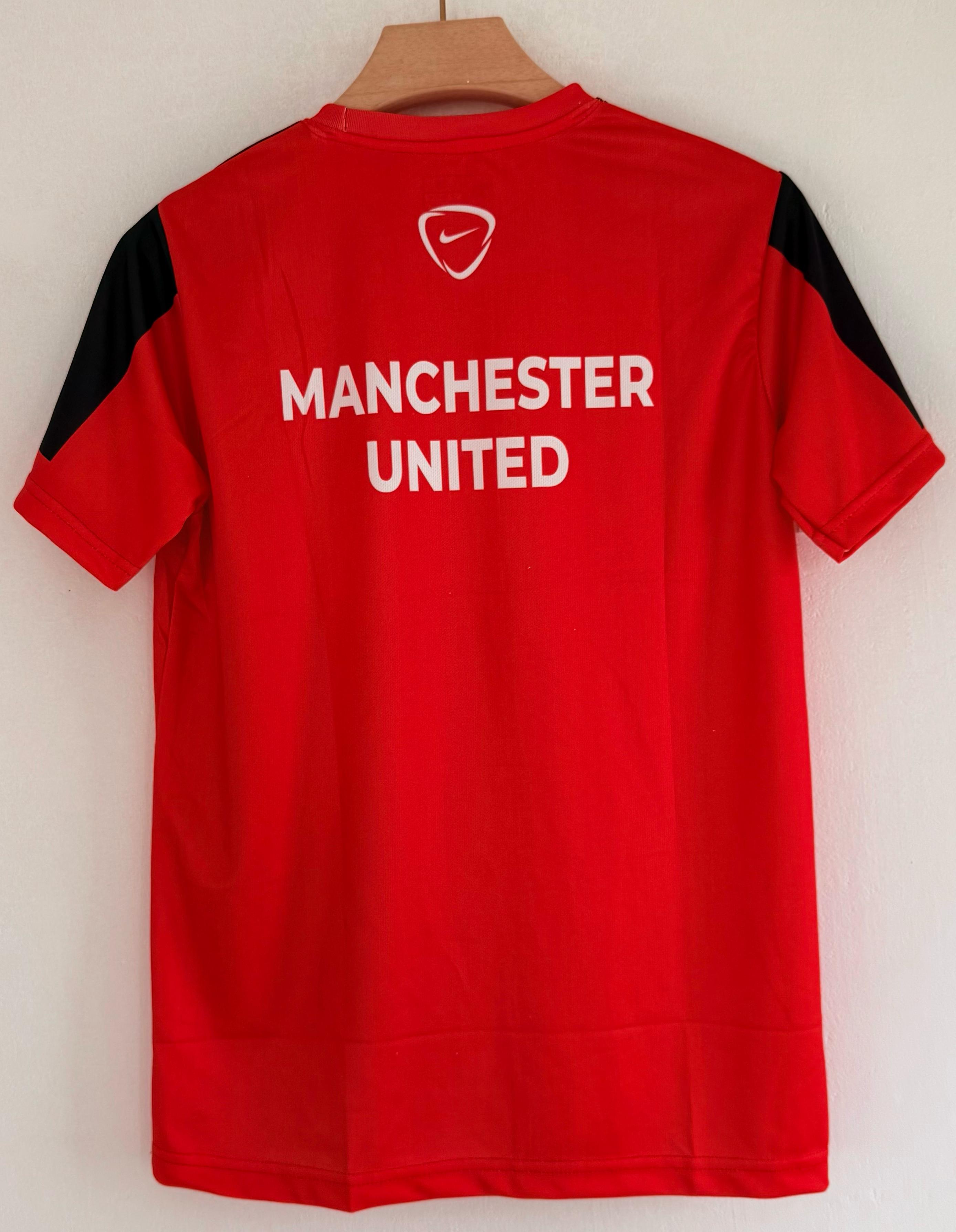 MANCHESTER UNITED 2014 - 2015 TRAINING KIT EMBROIDERY