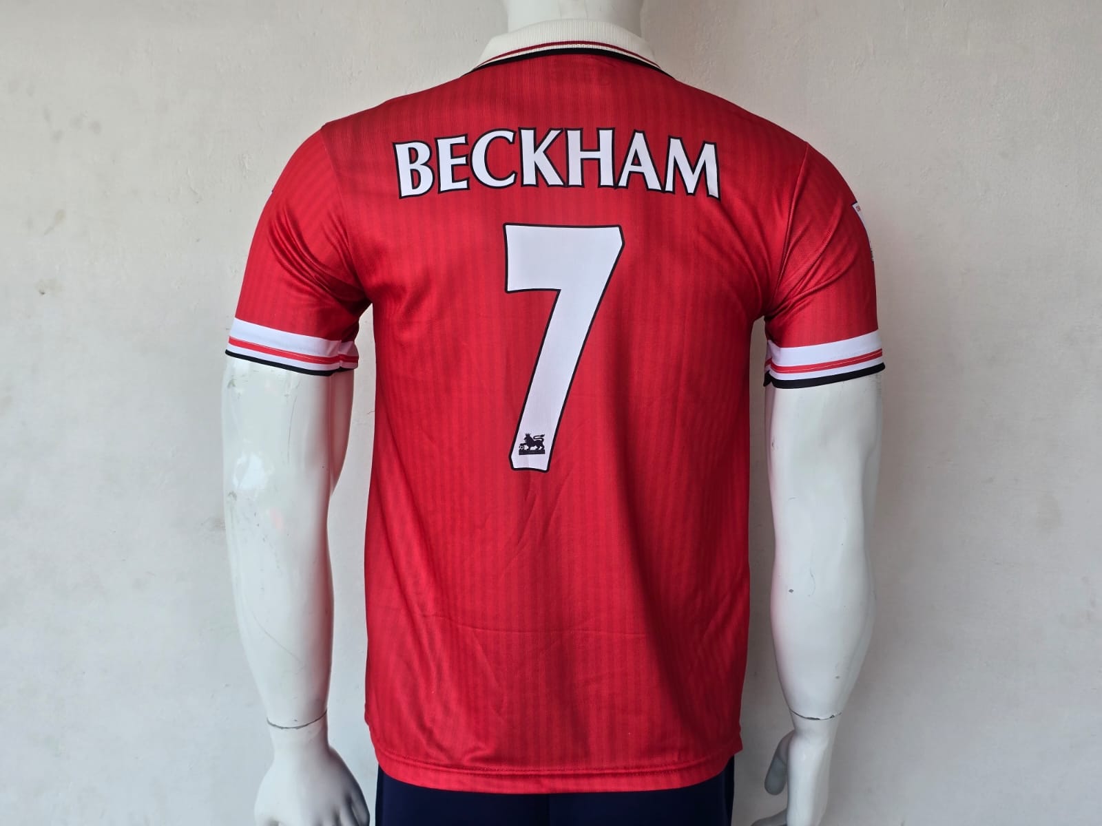 MANCHESTER UNITED 1998 - 1999 HOME JERSEY ZIP COLLAR EMBROIDERY BECKHAM
