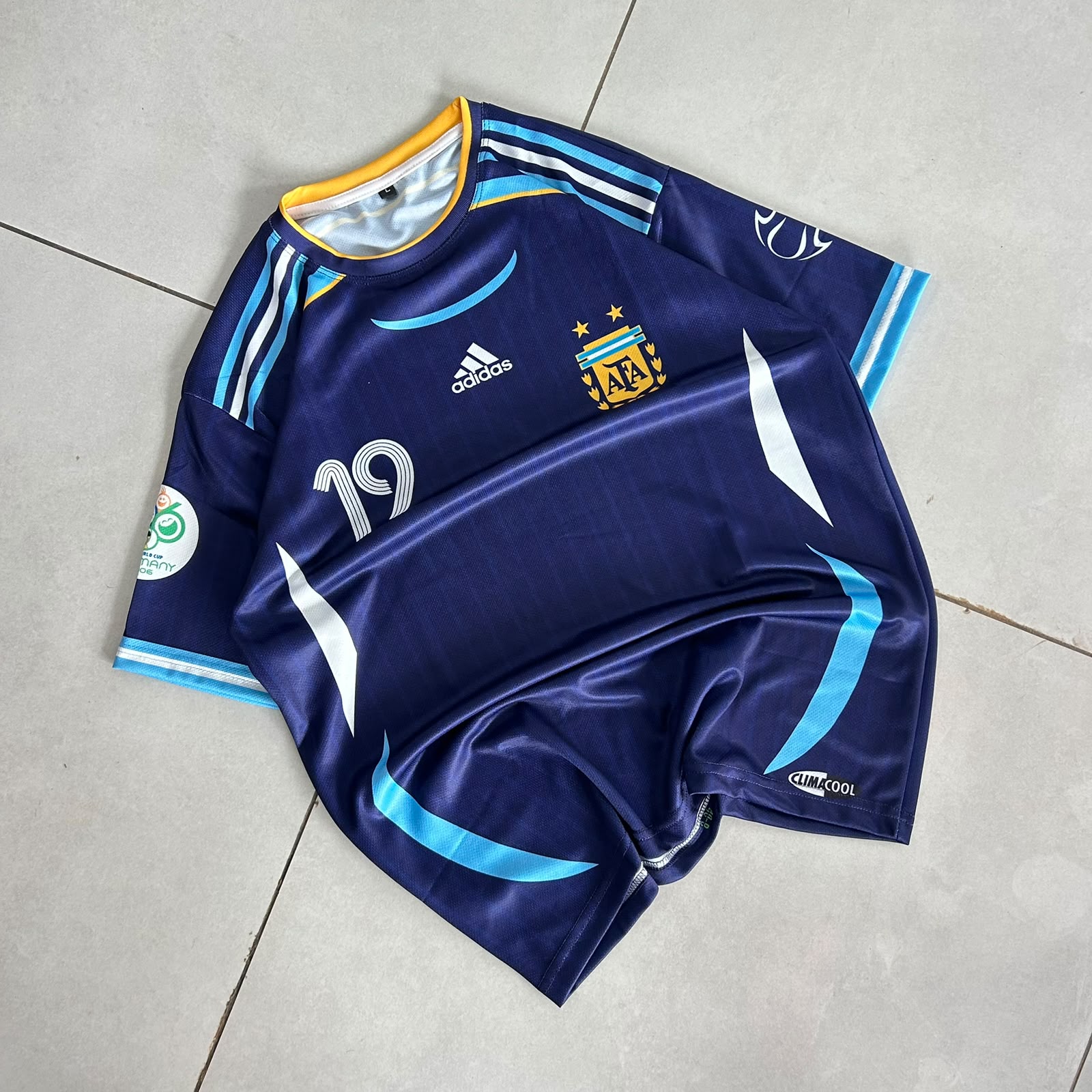 ARGENTINA 2006 WORLD CUP PREMIUM RETRO AWAY JERSEY MESSI