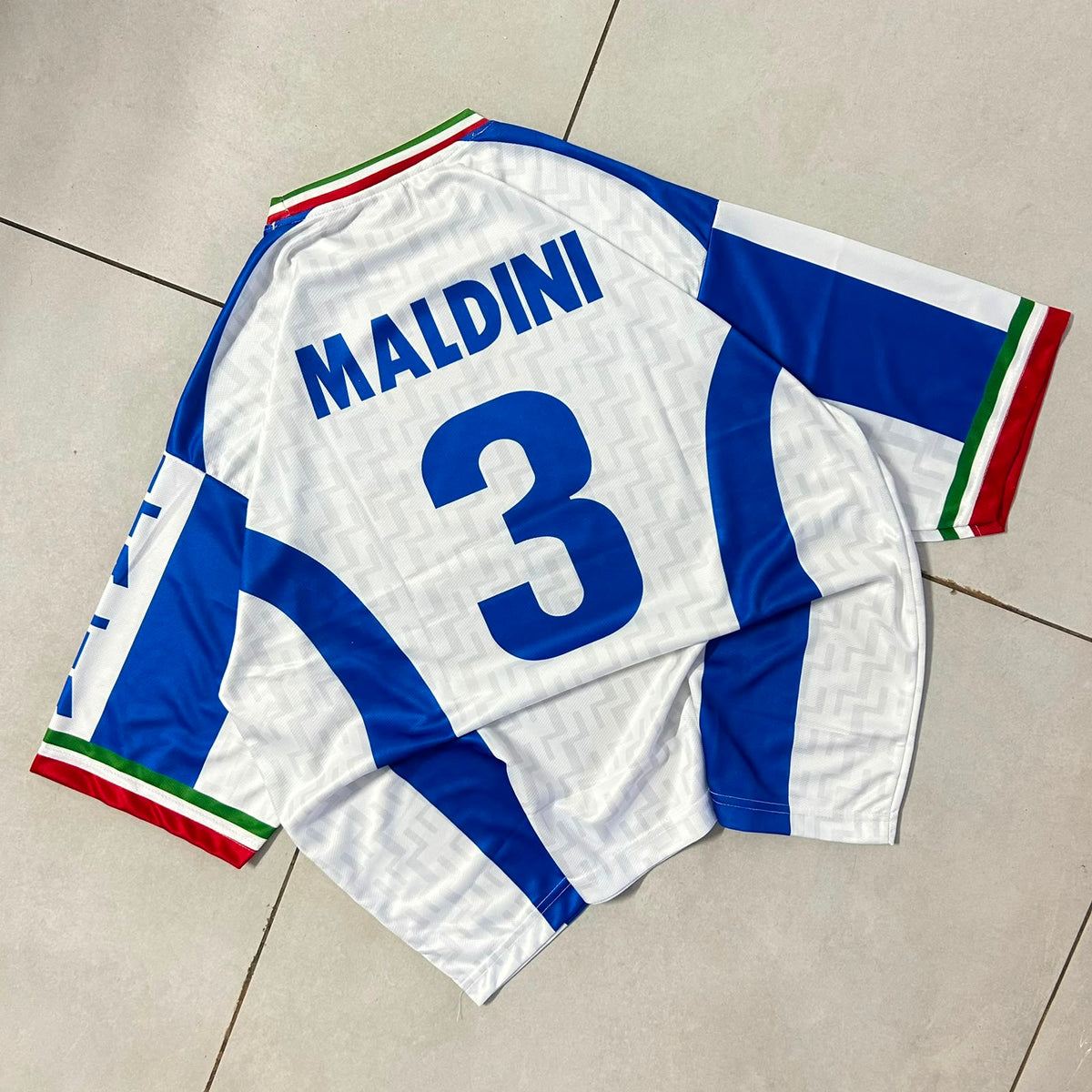 ITALY 1996 - 1997 FIVE SLEEVE TRAINING KIT MALDINI
