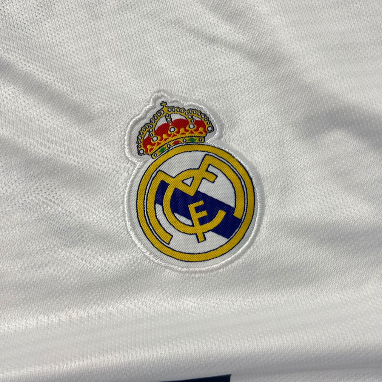 REAL MADRID 1999 - 2000 RETRO HOME JERSEY FIVE SLEEVE EMBROIDERY R.CARLOS