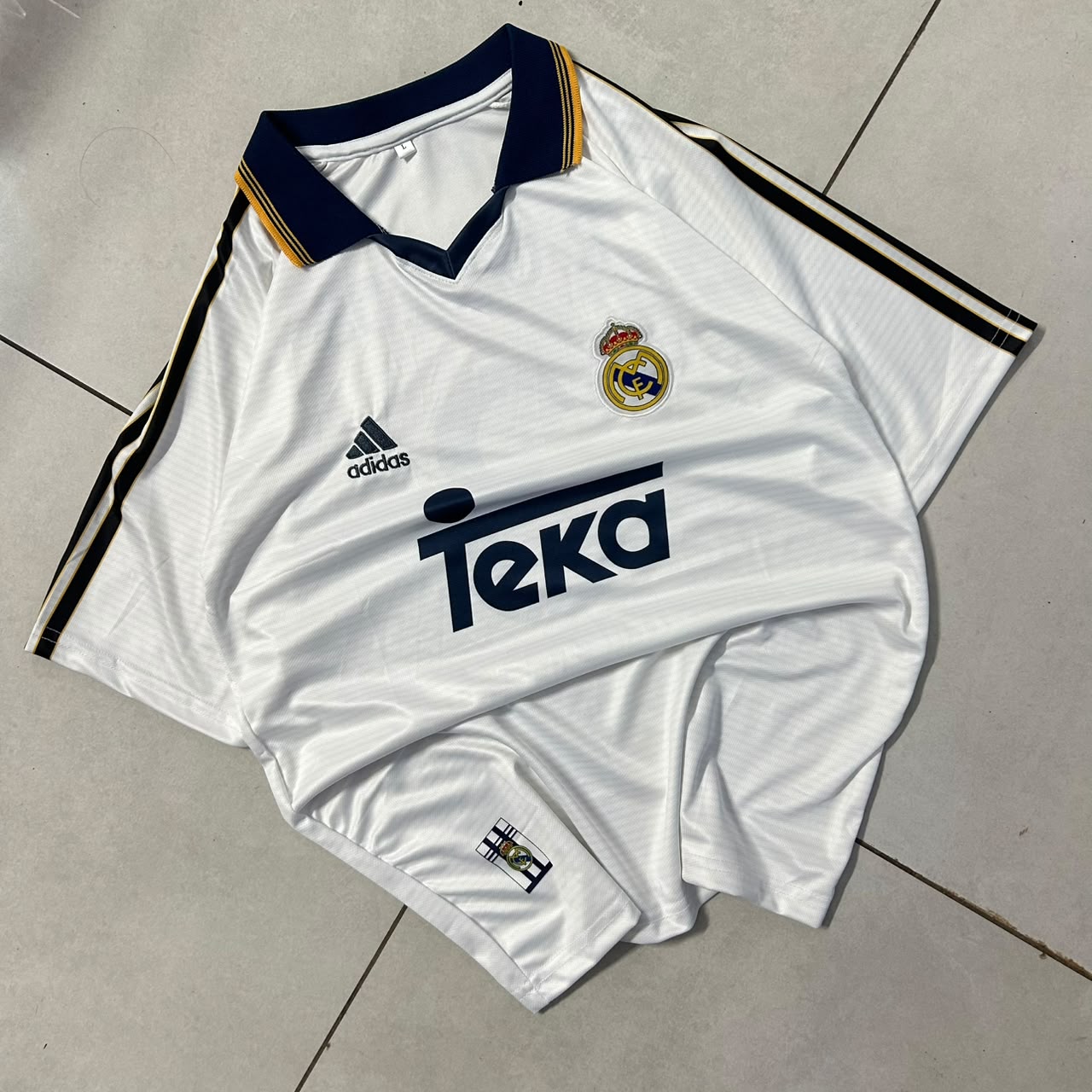 REAL MADRID 1999 - 2000 RETRO HOME JERSEY FIVE SLEEVE EMBROIDERY R.CARLOS