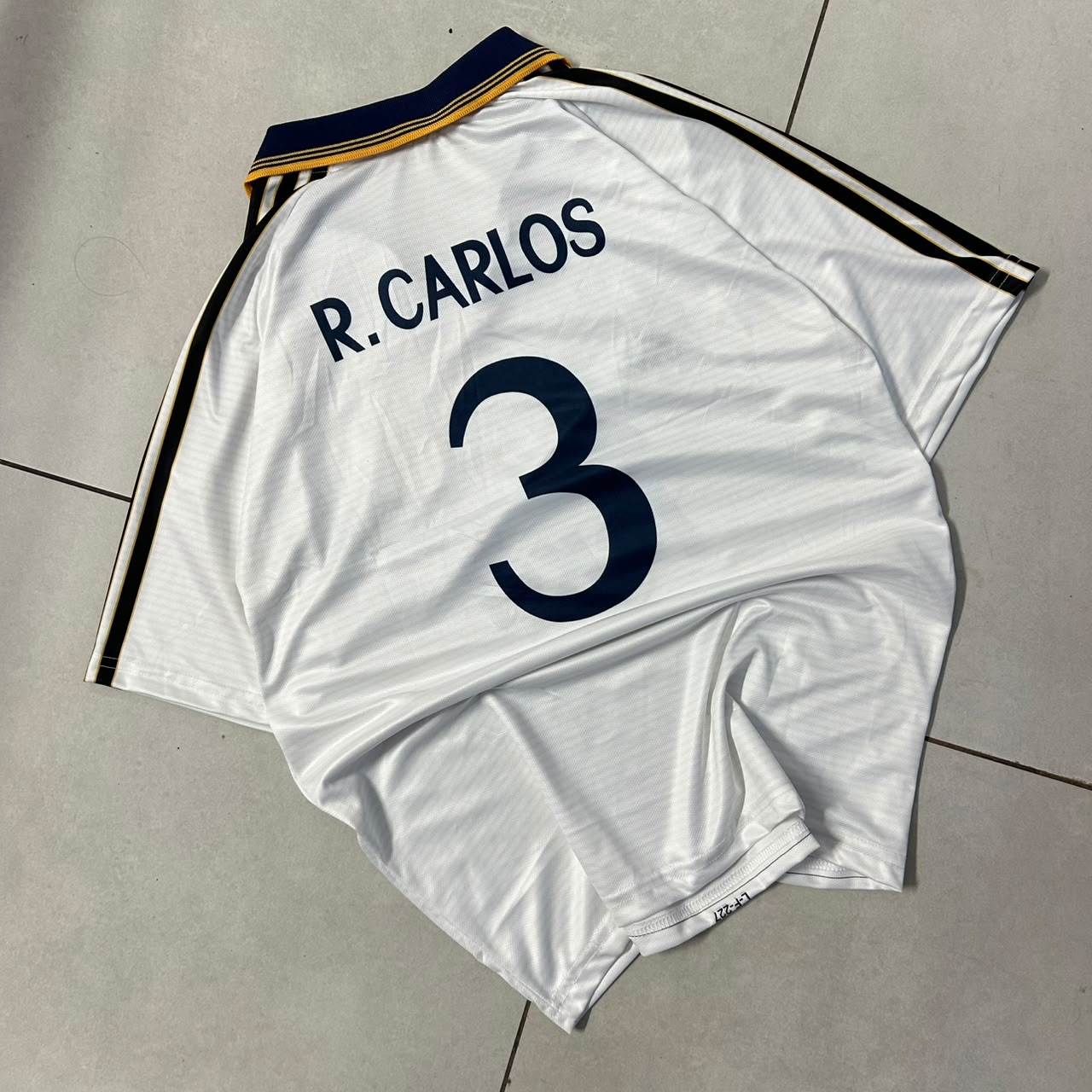 REAL MADRID 1999 - 2000 RETRO HOME JERSEY FIVE SLEEVE EMBROIDERY R.CARLOS