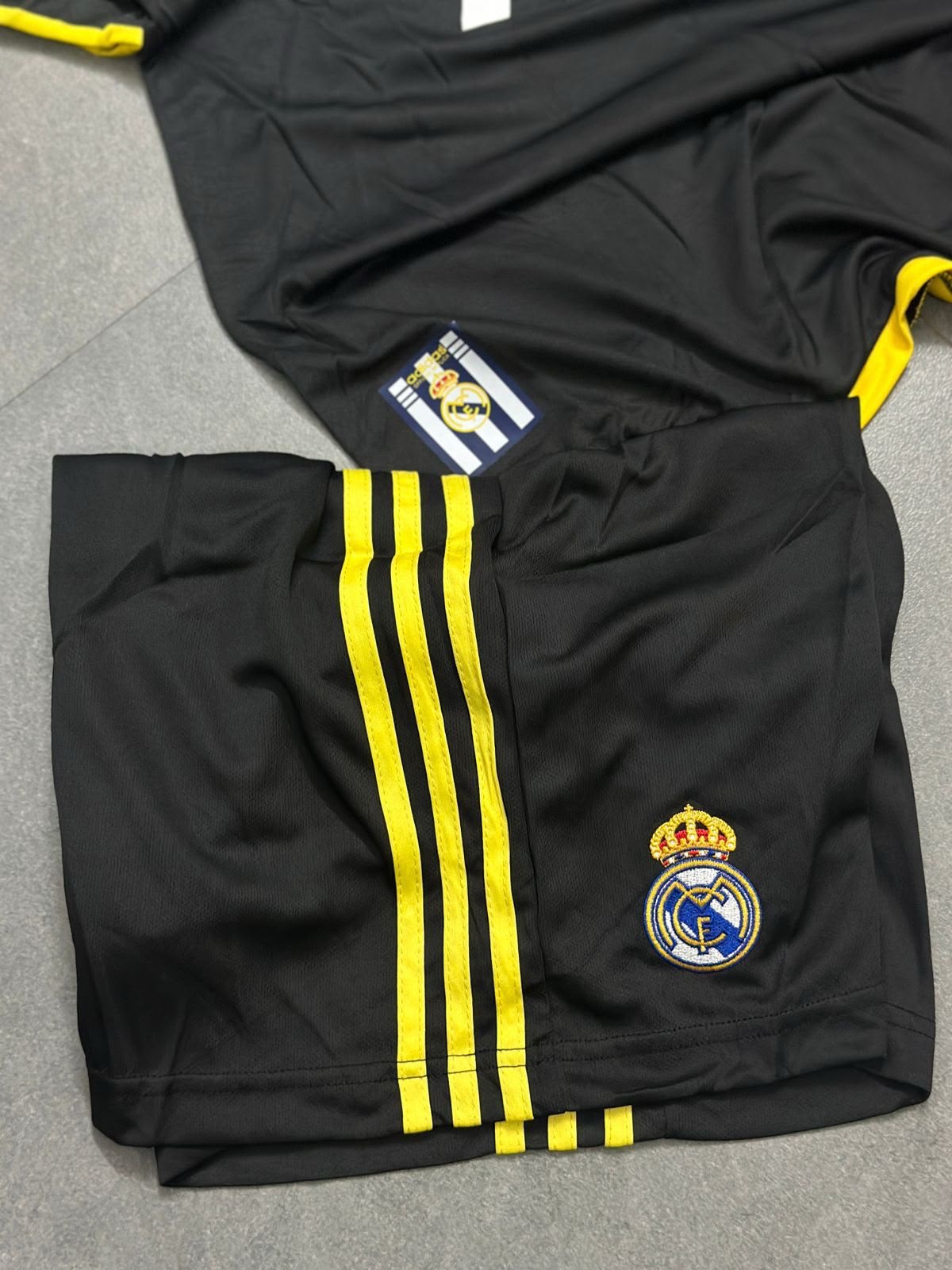 REAL MADRID 1999 - 2000 RETRO AWAY KIT SET IMPORTED