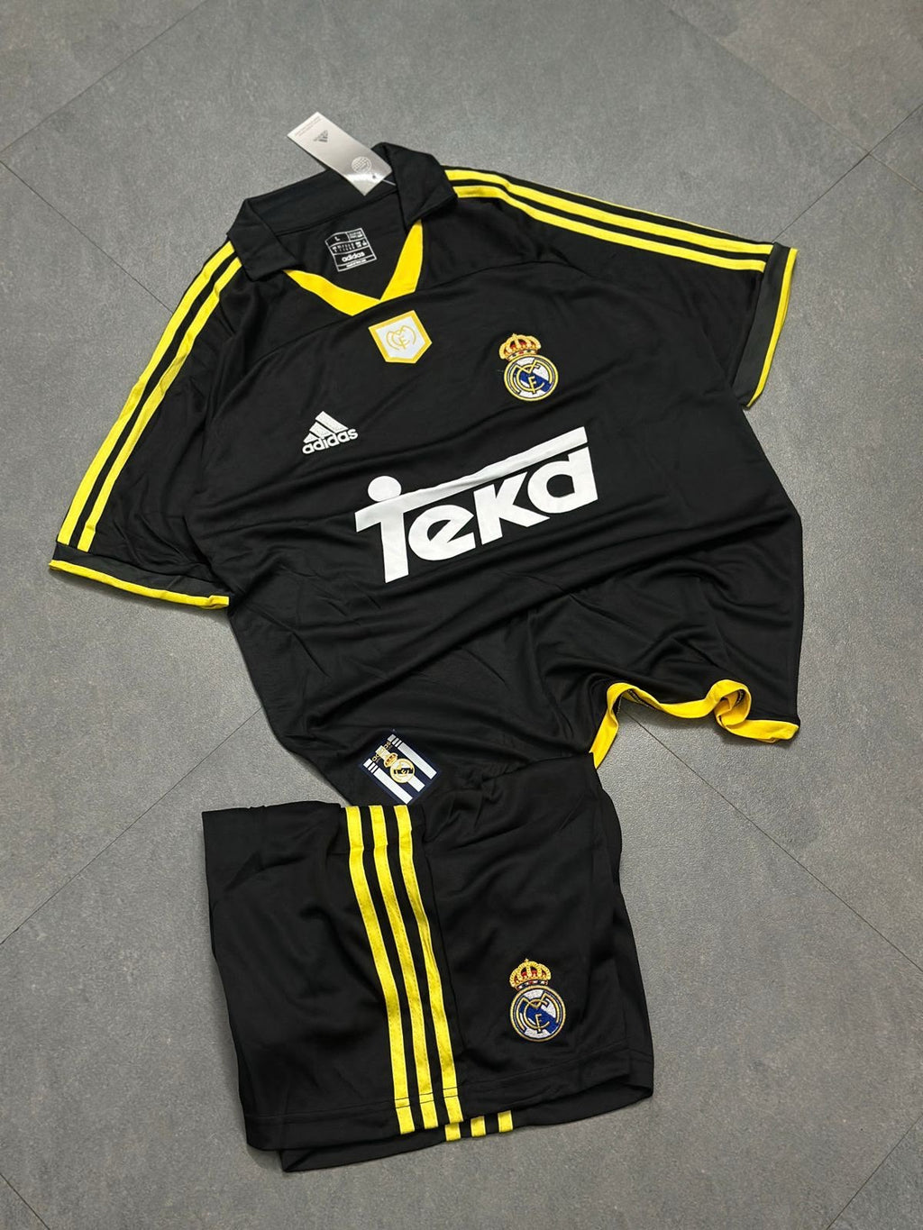 REAL MADRID 1999 - 2000 RETRO AWAY KIT SET IMPORTED
