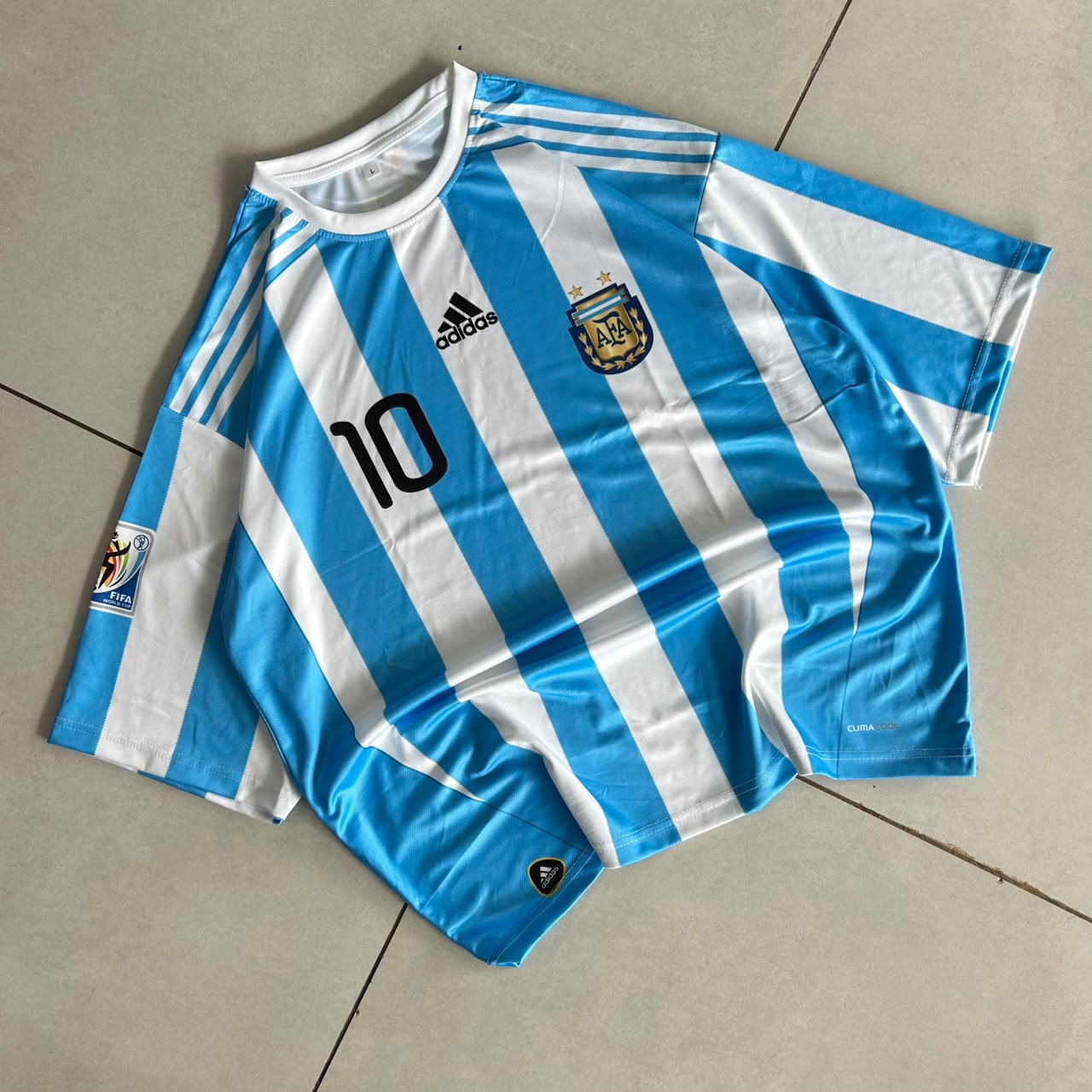 ARGENTINA 2010 RETRO HOME JERSEY OVERSIZED MESSI