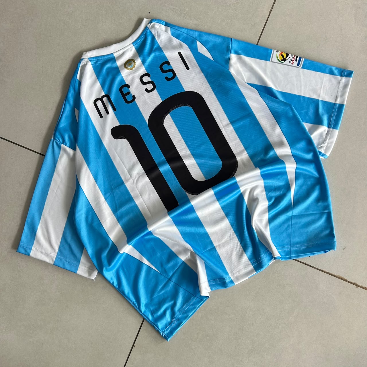 ARGENTINA 2010 RETRO HOME JERSEY OVERSIZED MESSI