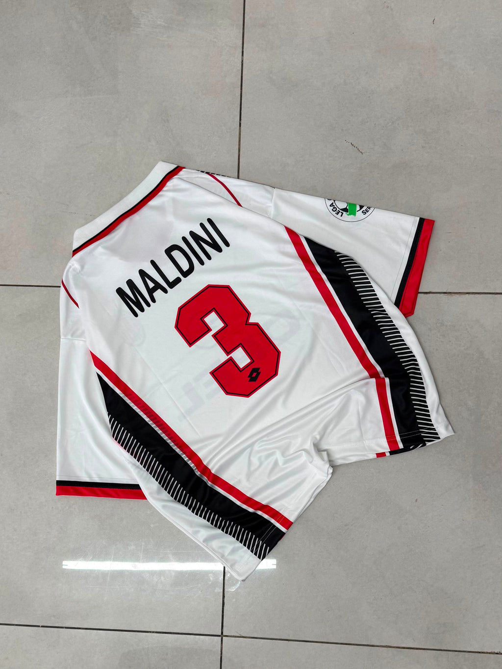 AC MILAN 1997 - 1998 FIVE SLEEVE COLLAR AWAY JERSEY MALDINI