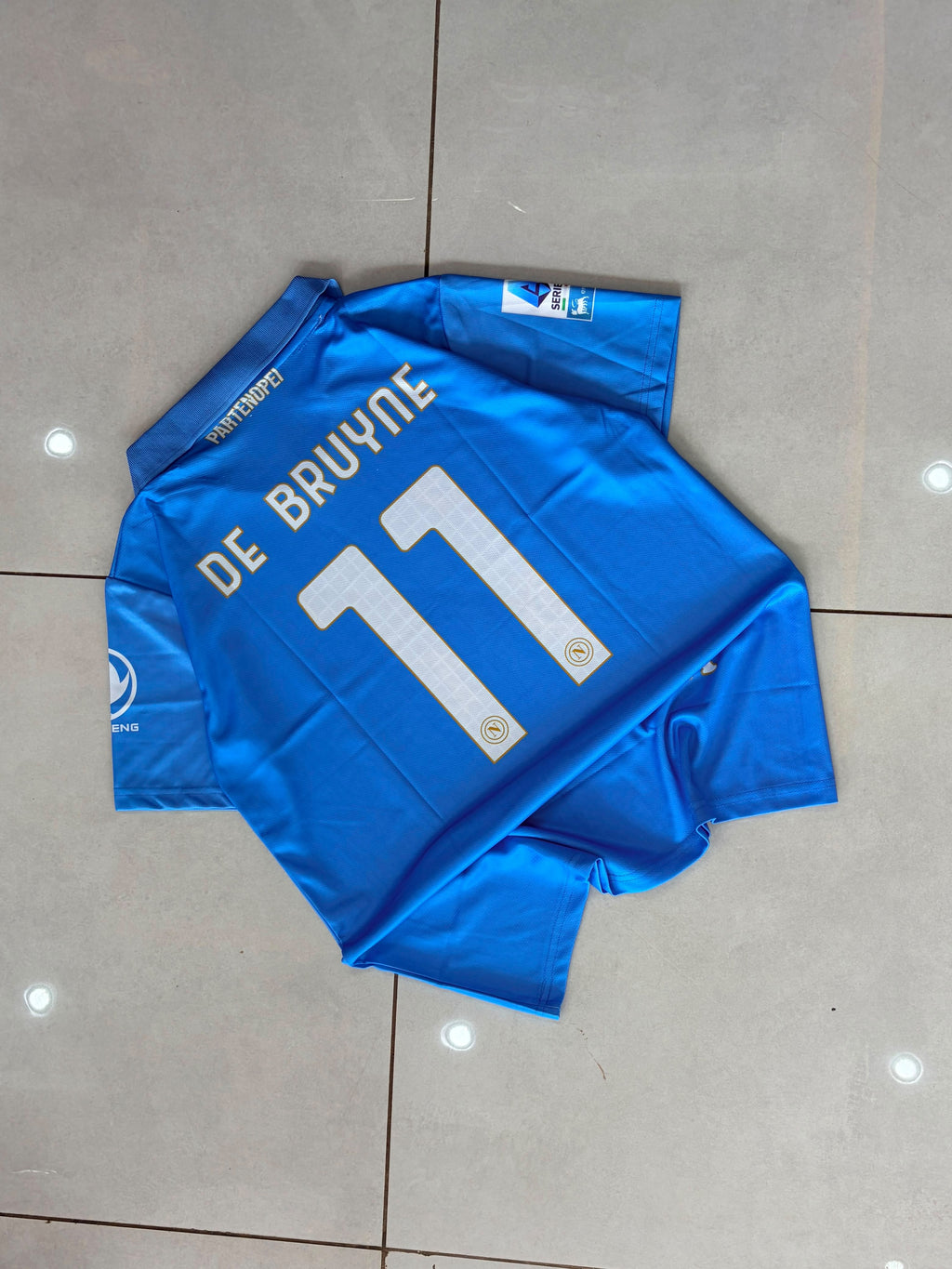 SSC NAPOLI 2026 - 2027 HOME JERSEY COLLAR PREMIUM DE BRUYNE