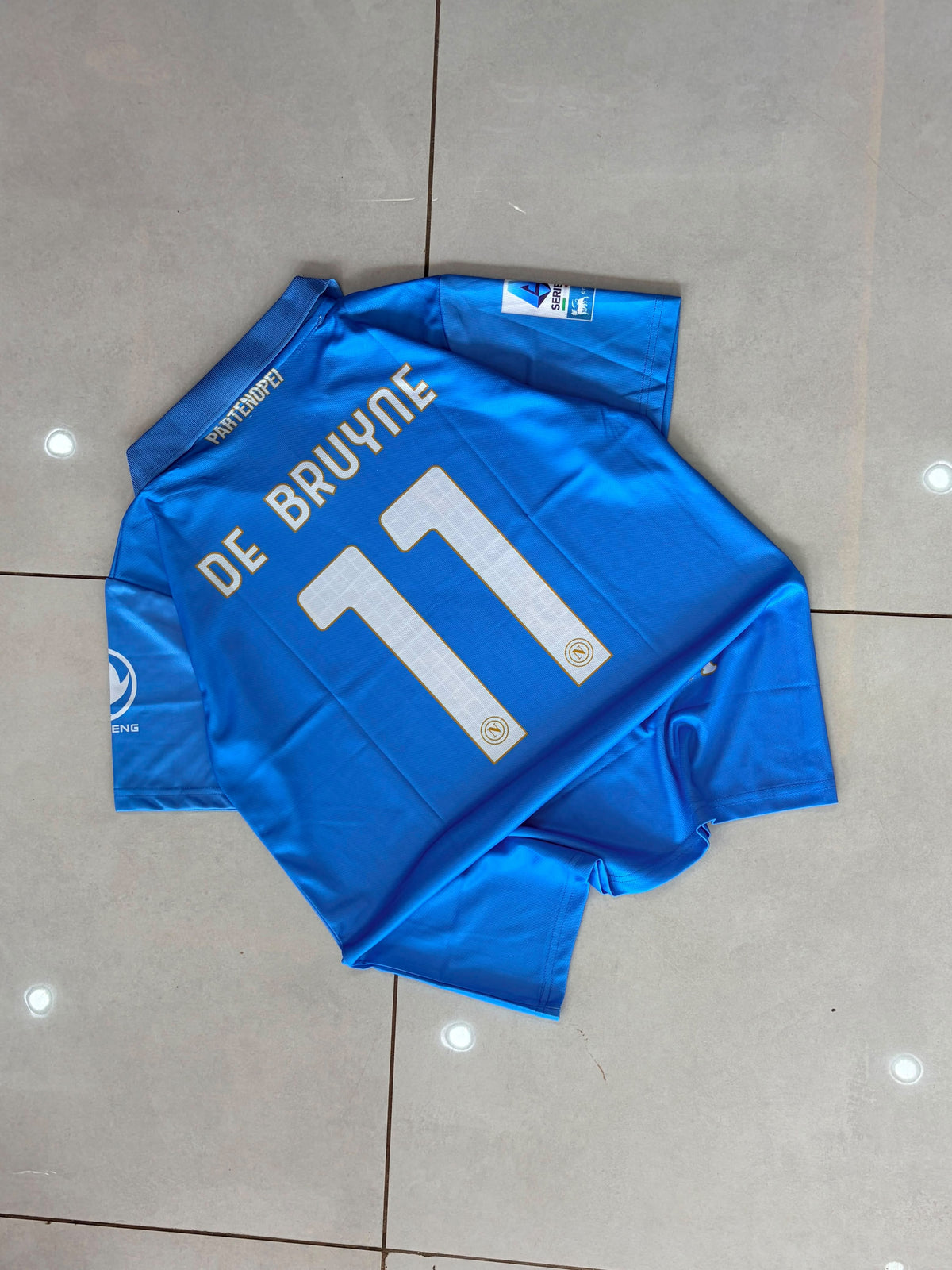 SSC NAPOLI 2026 - 2027 HOME JERSEY COLLAR PREMIUM DE BRUYNE